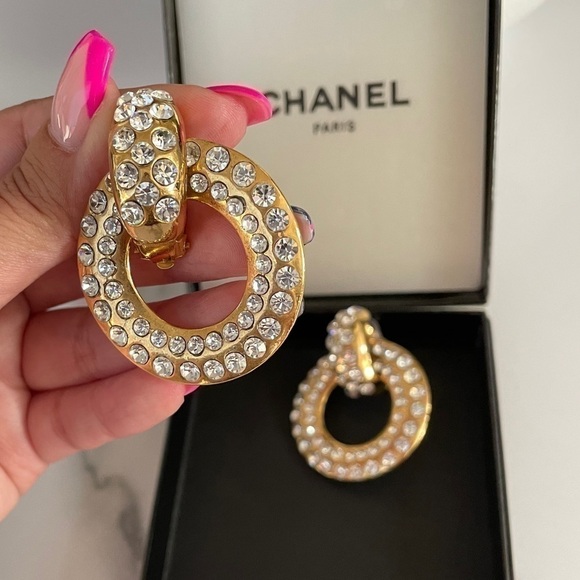 BEAUTIFUL CHANEL Vintage Crystal Gold Drop Clip-On Earrings - Picture 4 of 10